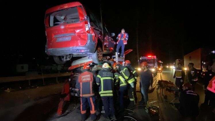 Feci kaza! Taşıdığı araçla çarptığı TIR’ın arasında kaldı 2